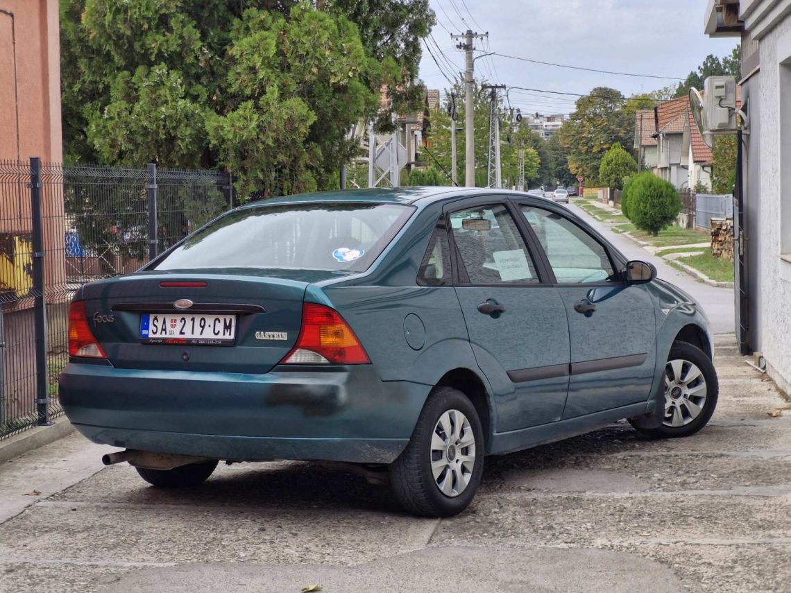 Ford Fokus 1’4 benzin