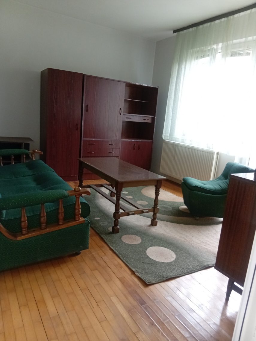 Izdaje se jednoiposoban stan u centru Sapca