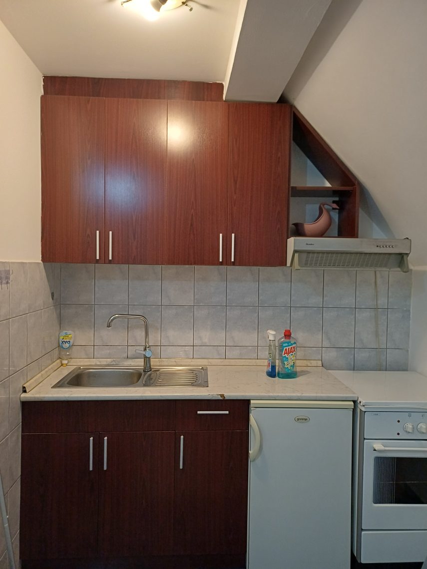 Nameštena garsonjera u centru Šapca