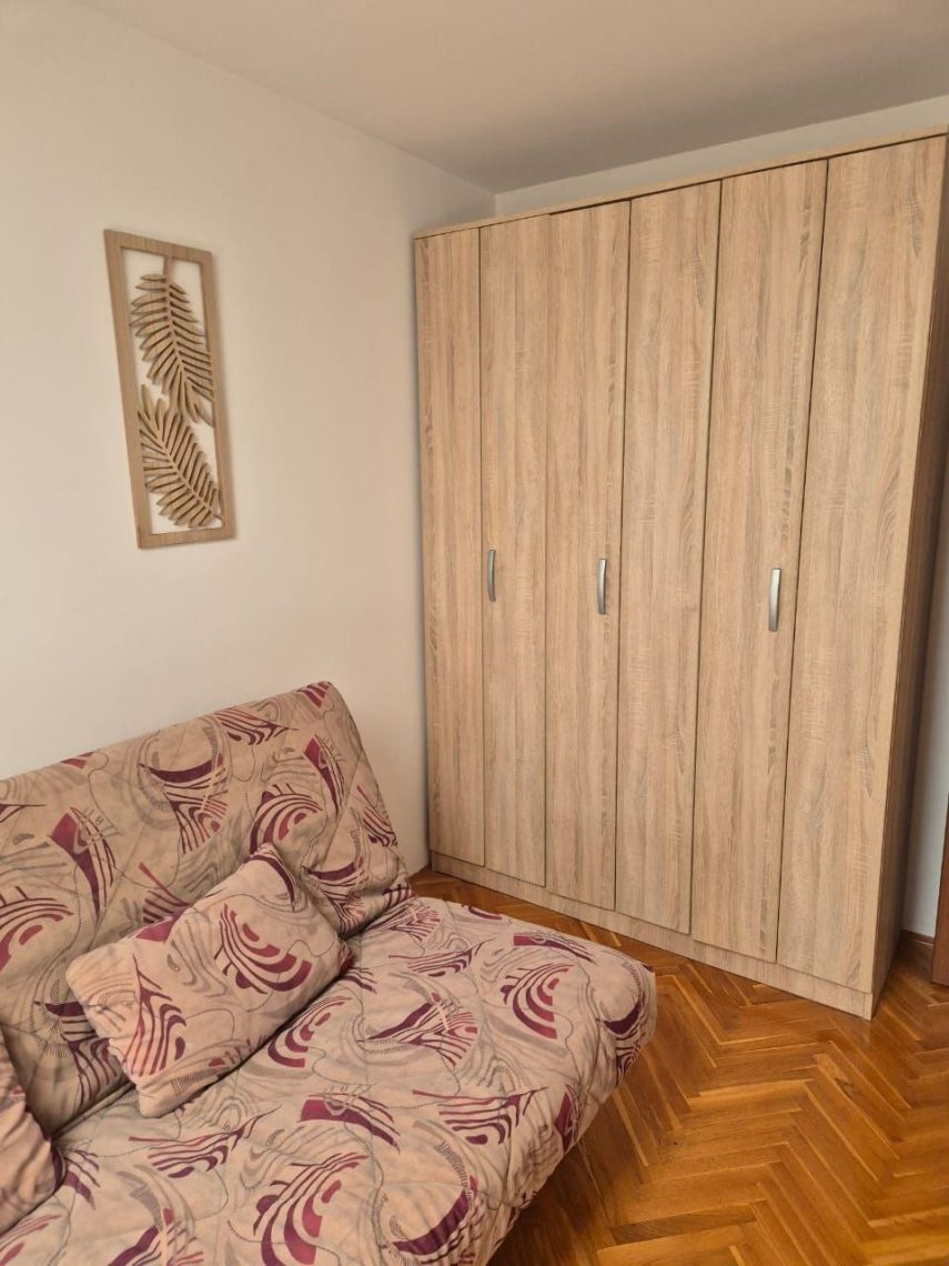 Izdaje se stan u Loznici 57m2