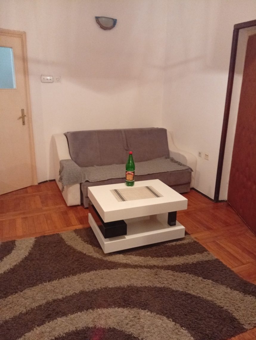 Izdajem jednosoban stan