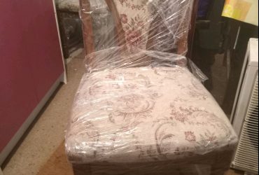 Privatno: Prodajem sto i stolice