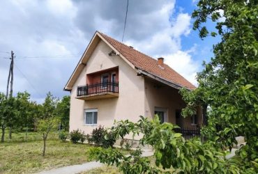 Prodajem kucu u selu Provo-Vladimirci