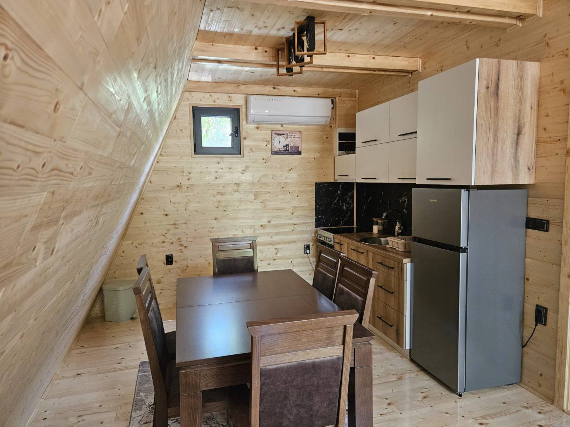 Prodajem vikendicu u Lipničkom Šoru, na samo 30 metara od Drine