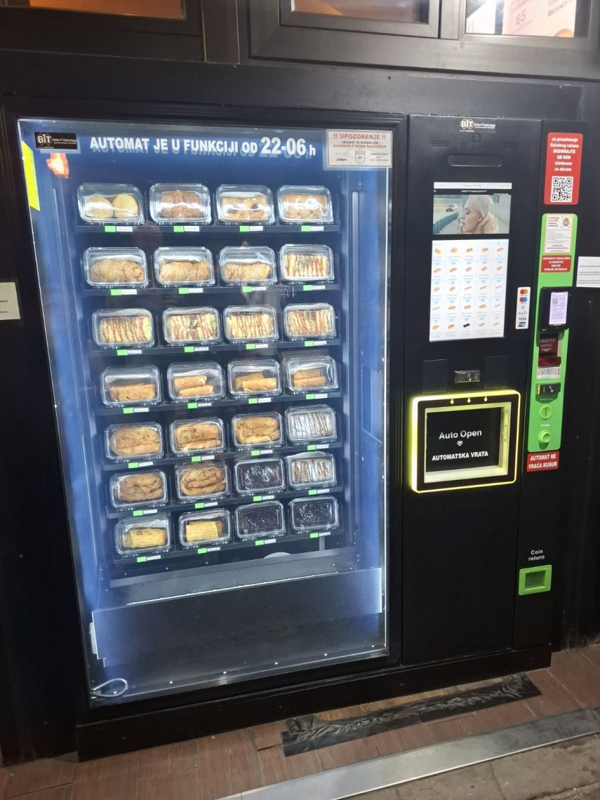 Prodajem vending mašinu TCN za prodaju raznih proizvoda, dimenzije 170 x 195 x 100