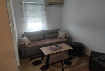 Izdajem manji jednoiposoban stan u Loznici