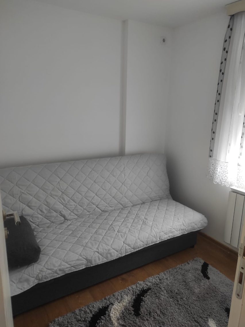 Izdajem manji jednoiposoban stan u Loznici