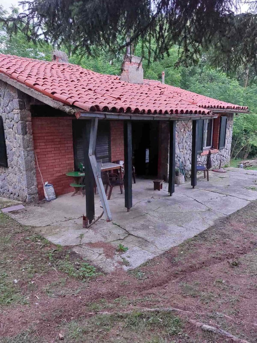 Prodajem kamenu kucu