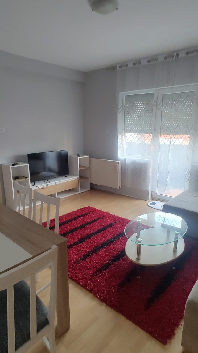Izdajem stan u centru Šapca