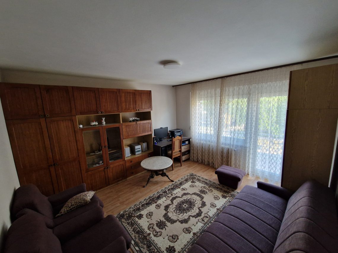 Izdaje se trosoban stan u kuci -zaseban ulaz 80m2