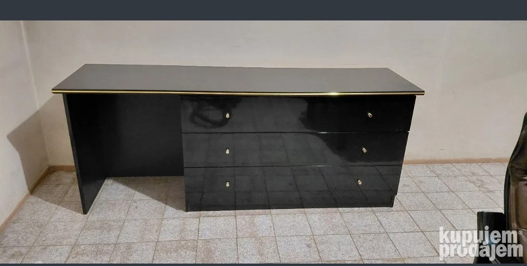 Radni sto,dve komode i ogledalo