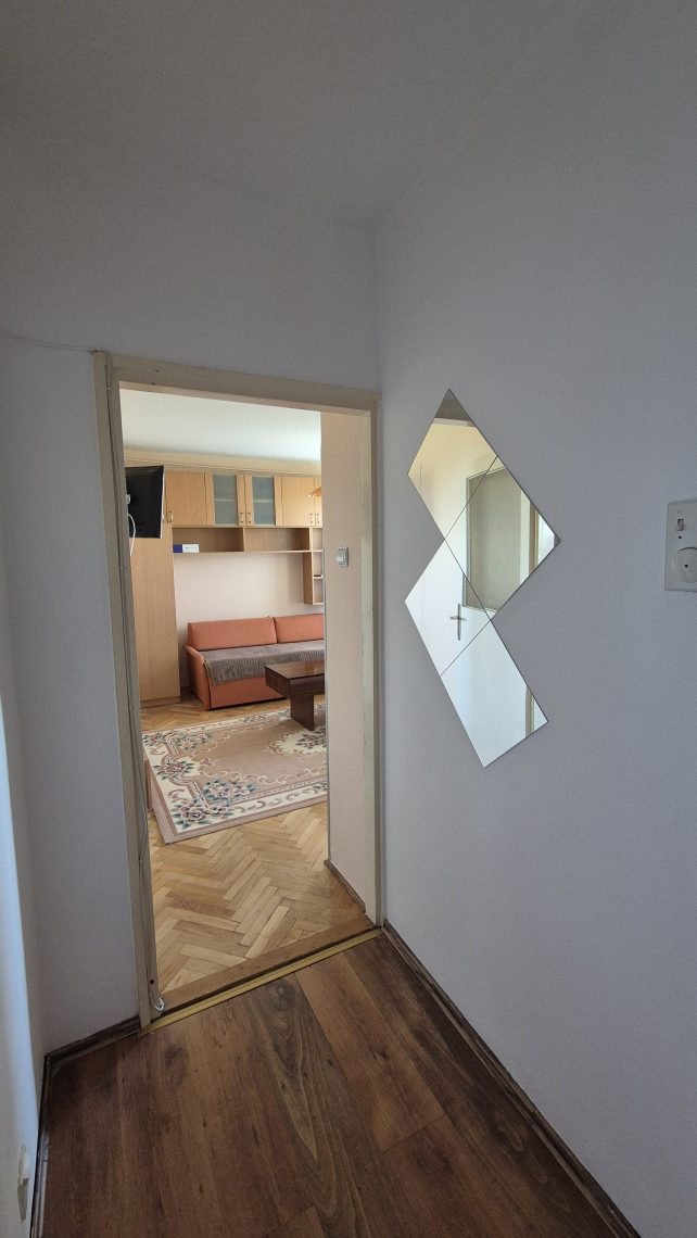 Izdajem nameštenu garsonjeru u Loznici