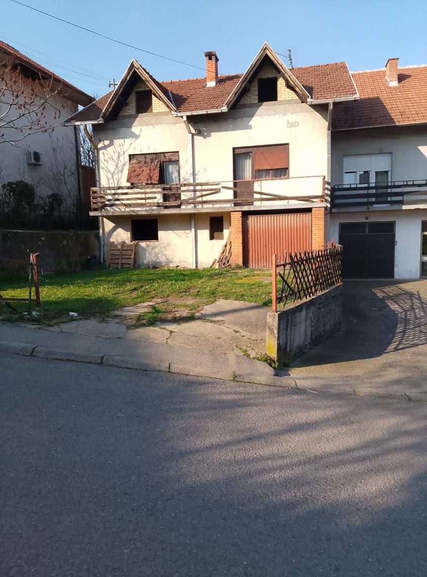 Prodajem kucu 100 metara od valjevskog puta kod Jovan Cvijic skole