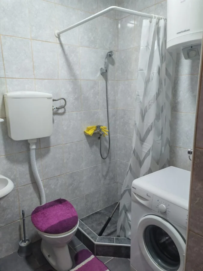 Izdaje se namešten stan u centru – slika 7
