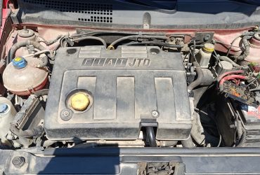 PRODAJEM FIAT STILO 1.9 JTD 2004 g. BLAGO HAVARISAN