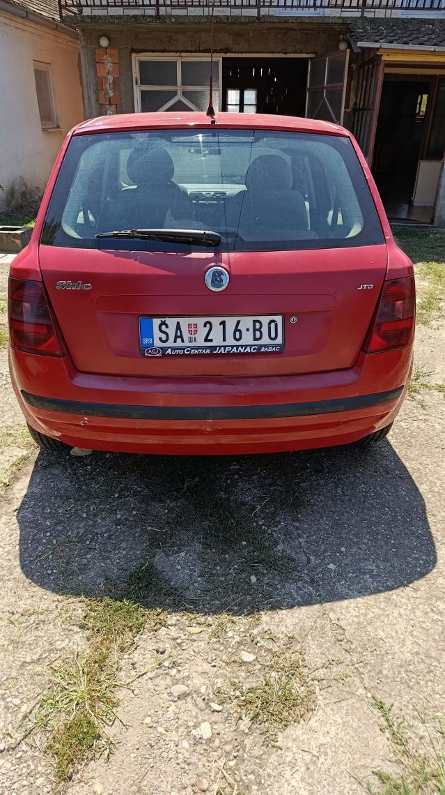 PRODAJEM FIAT STILO 1.9 JTD 2004 g. BLAGO HAVARISAN