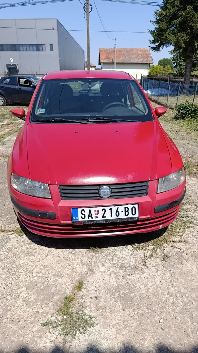 PRODAJEM FIAT STILO 1.9 JTD 2004 g. BLAGO HAVARISAN